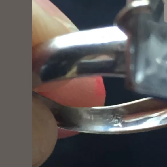 18k solid white gold with sapphire ring size 7 - Picture 13 of 16